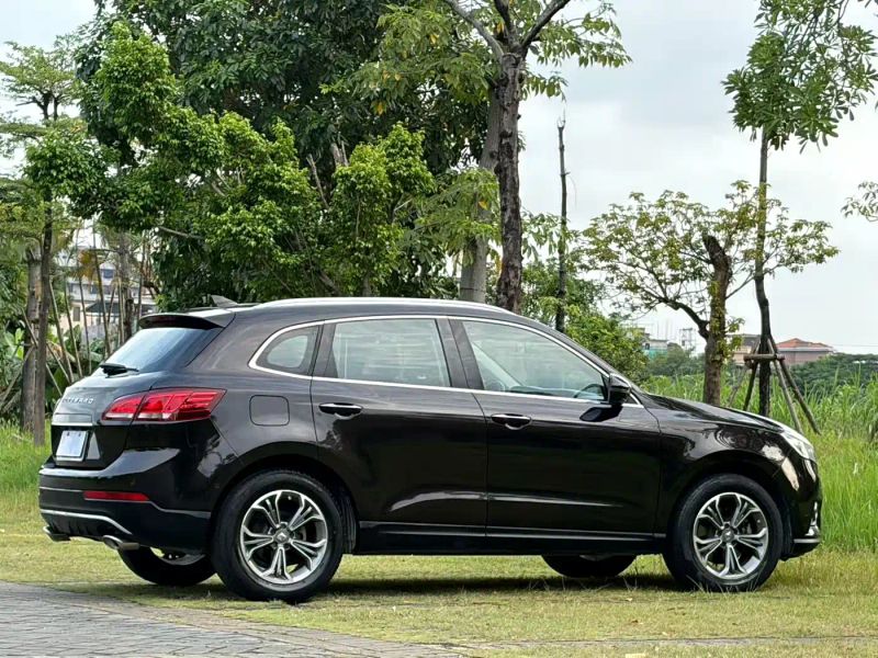 Borgward bx7