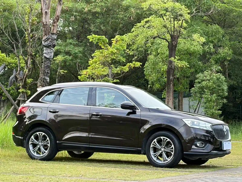 Borgward bx7