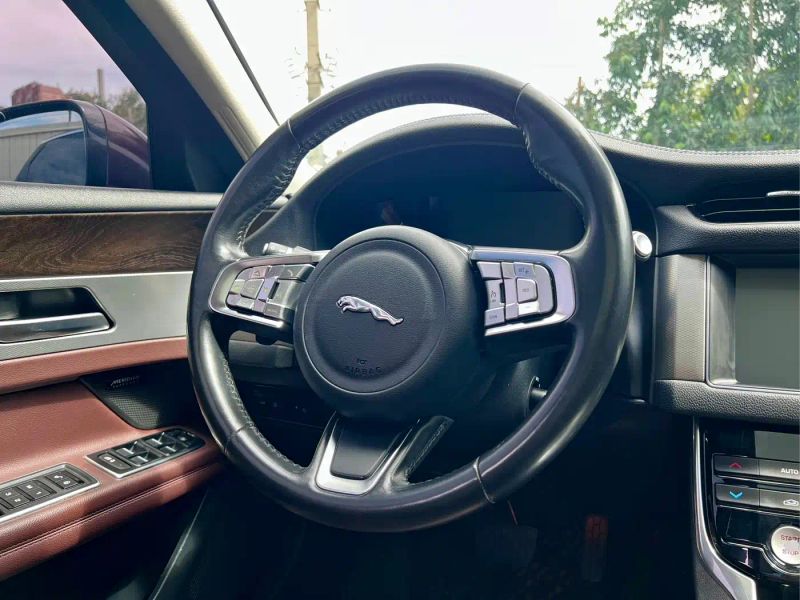 Jaguar xf