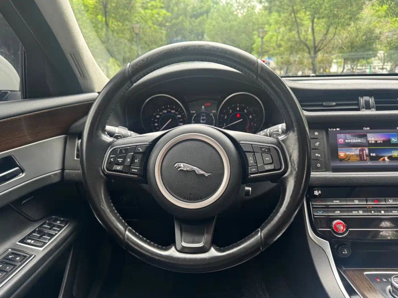 Jaguar xf