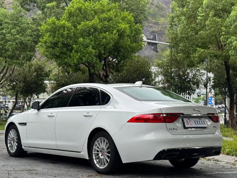 Jaguar xf