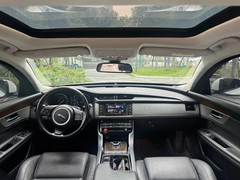 Jaguar xf