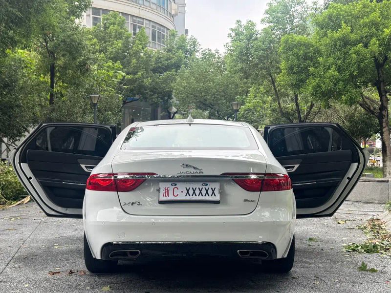Jaguar xf