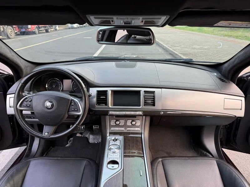 Jaguar xf
