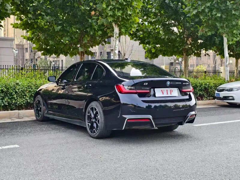 BMW i