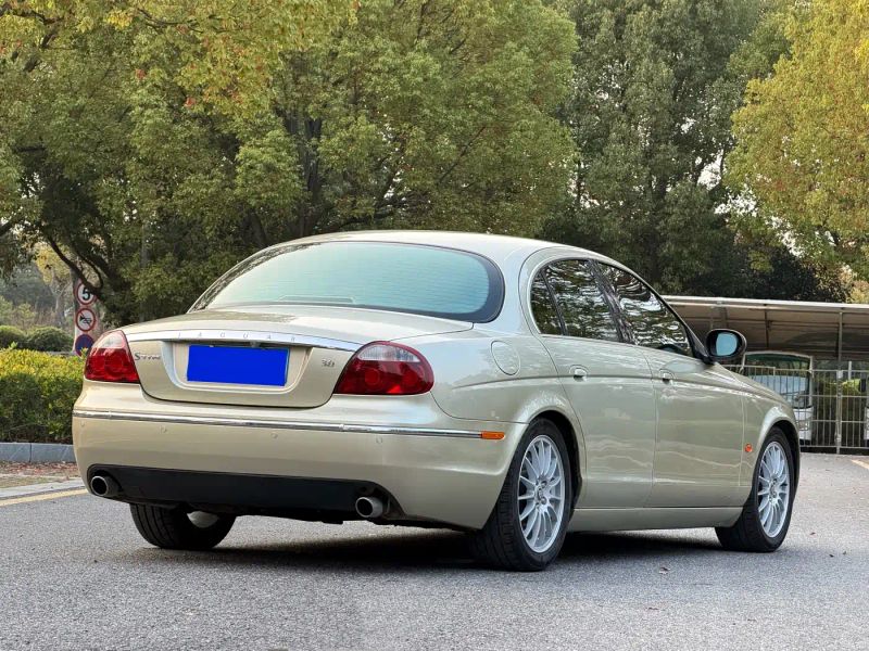 Jaguar S-TYPE