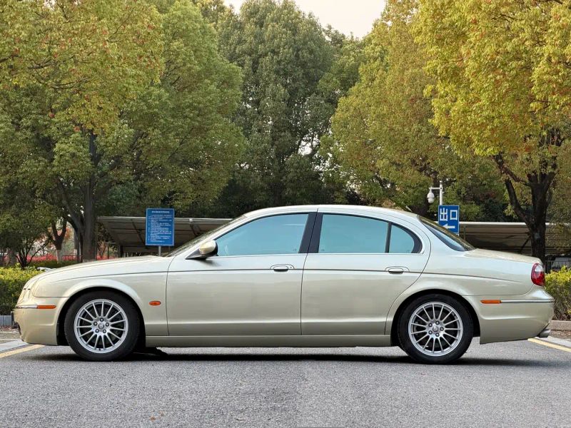 Jaguar S-TYPE
