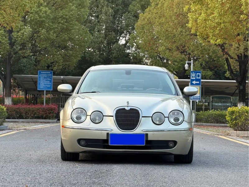 Jaguar S-TYPE