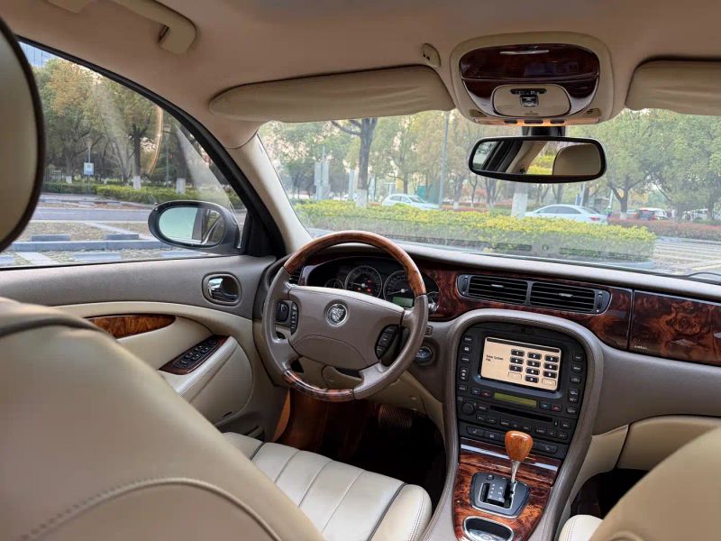Jaguar S-TYPE