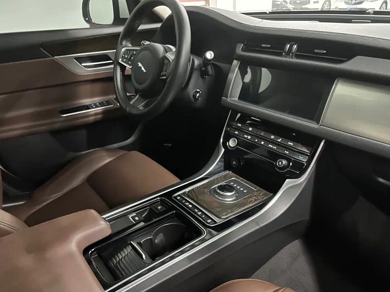 Jaguar xf