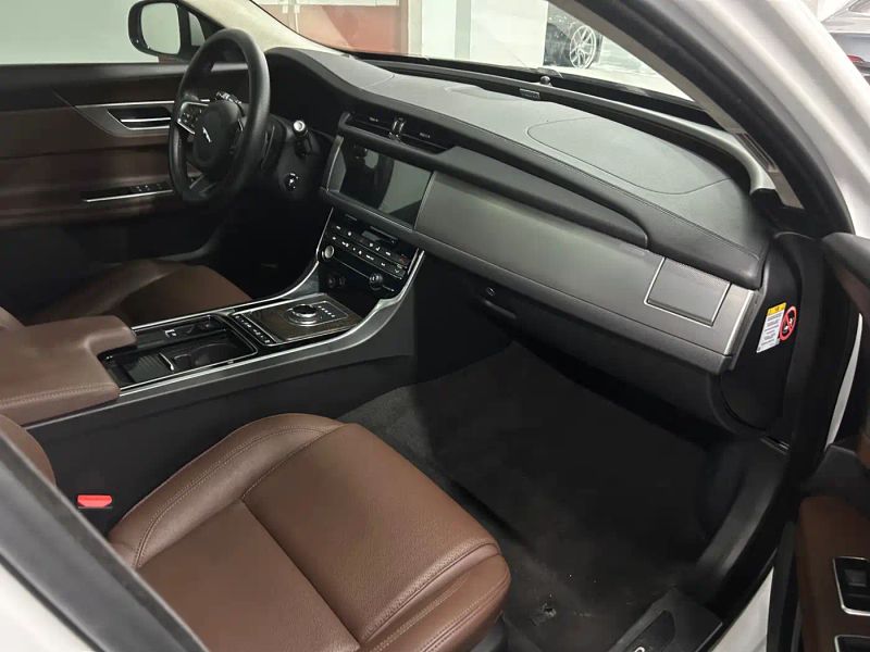 Jaguar xf