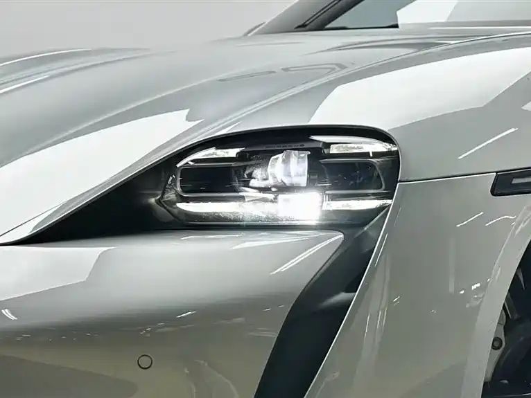 macan taycan
