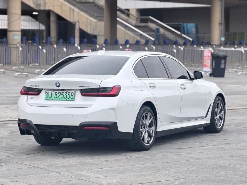 BMW i