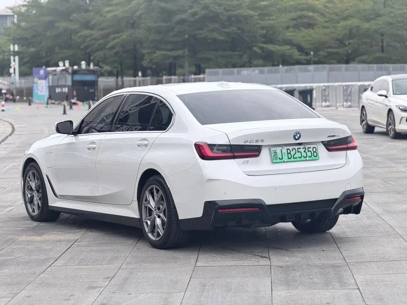 BMW i