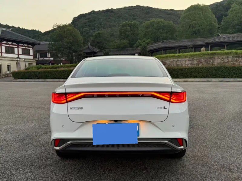 Geely dihow-l