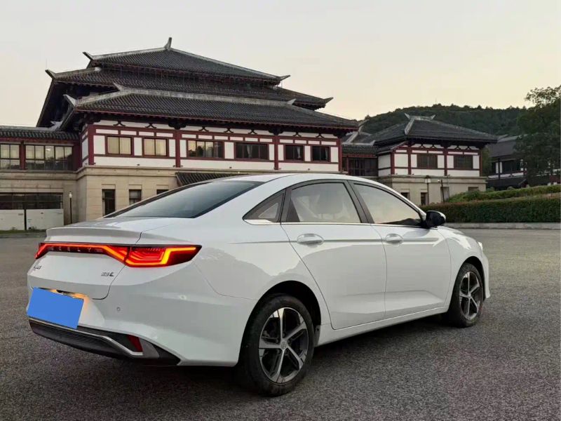 Geely dihow-l