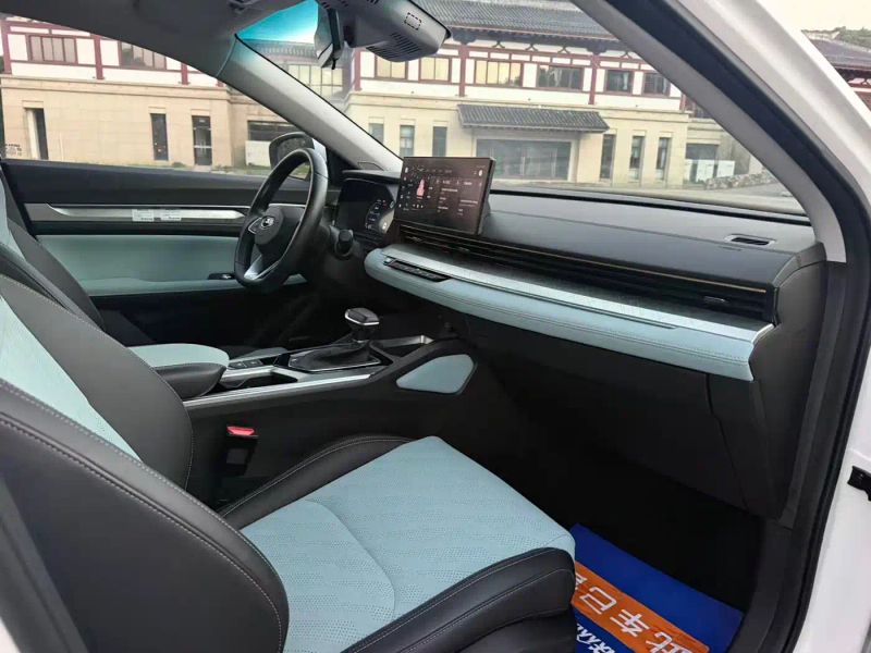 Geely dihow-l