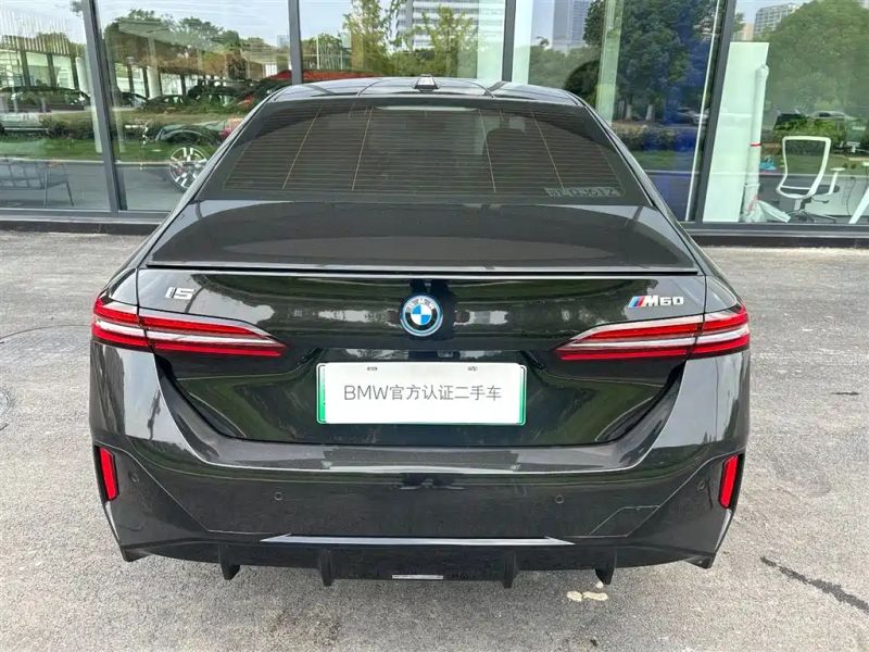 BMW i5