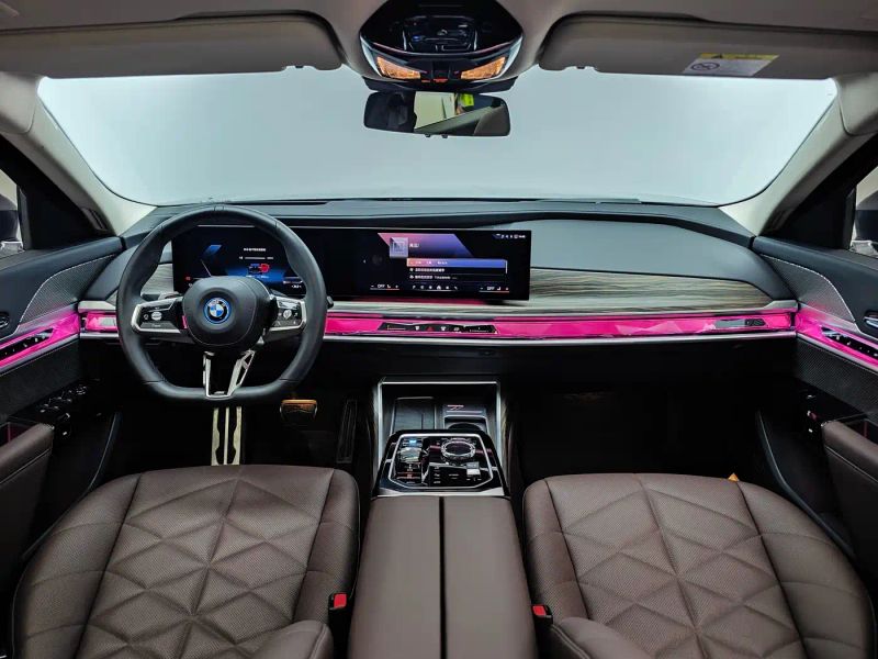 BMW i7