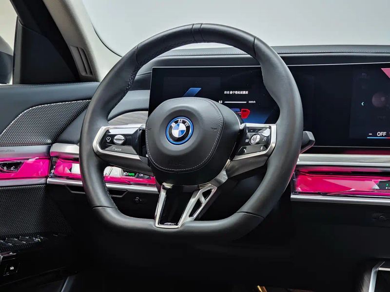 BMW i7