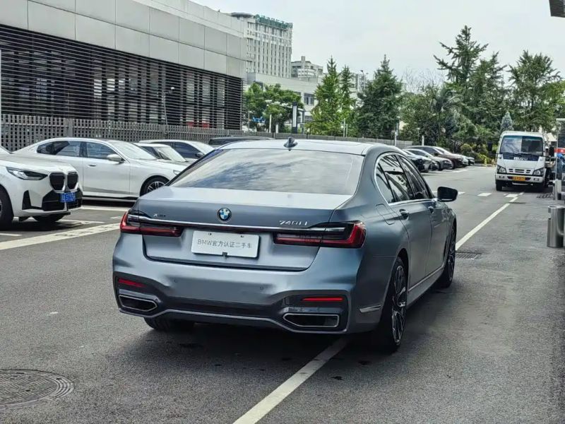 BMW 7-series