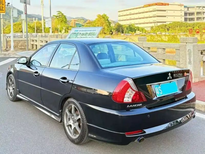 pajaro lancer