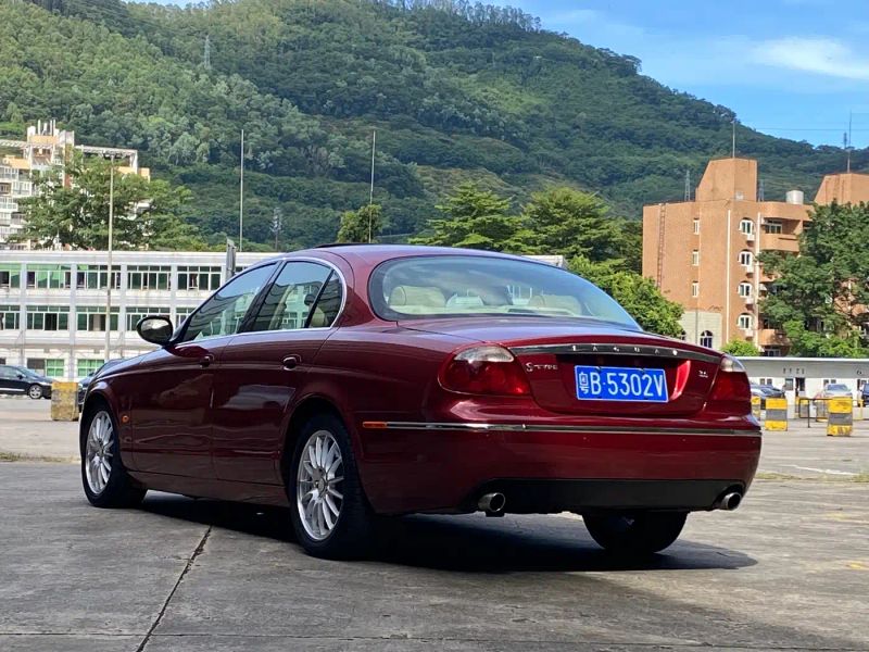 Jaguar S-TYPE