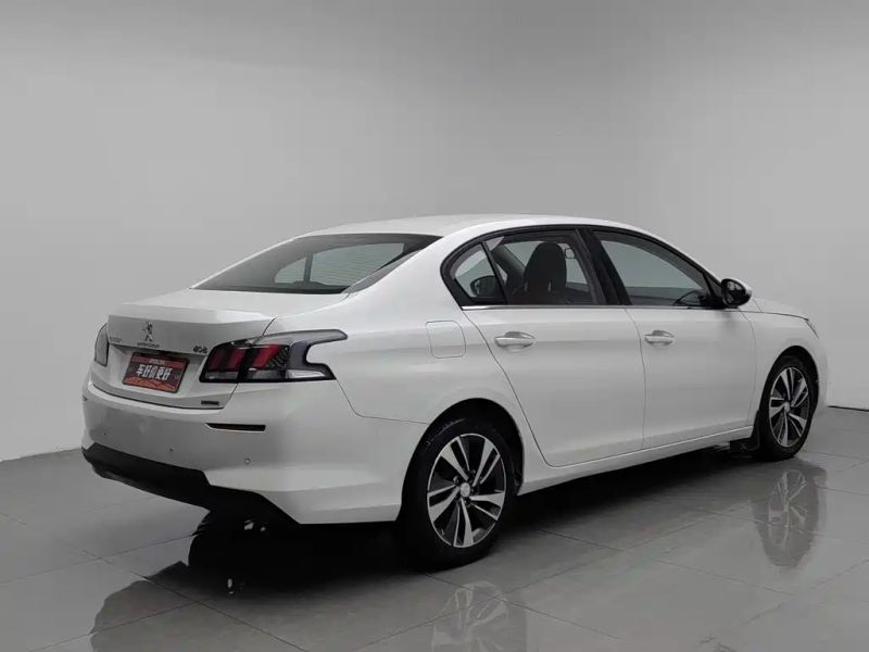 Peugeot 408