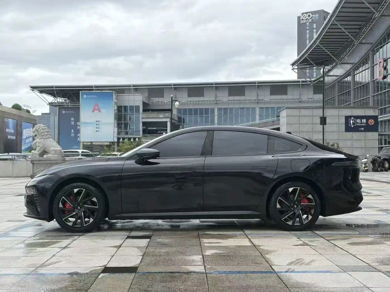 eπ sedan