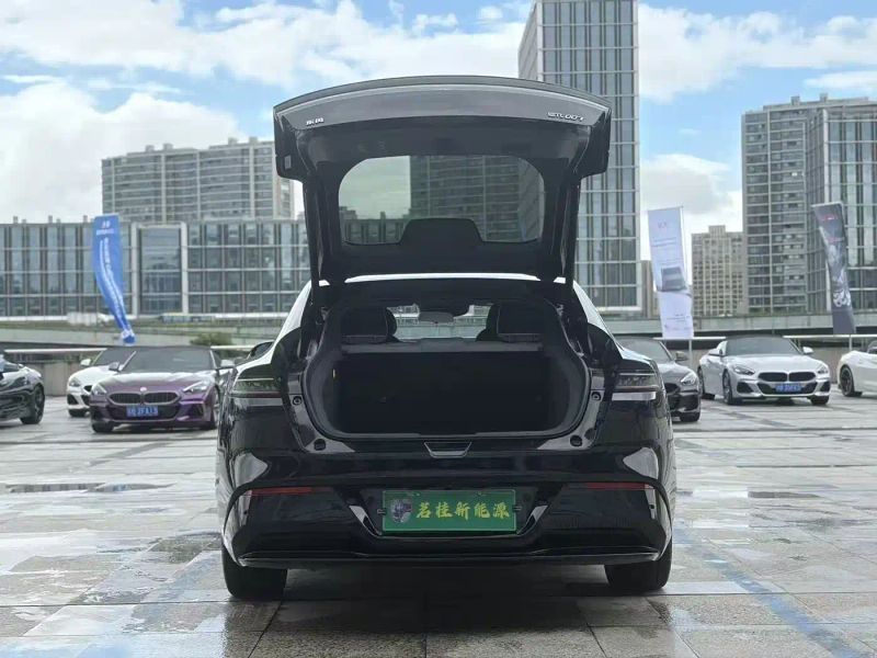 eπ sedan