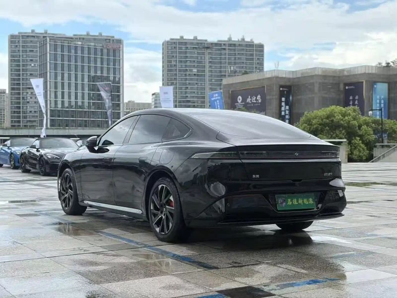 eπ sedan