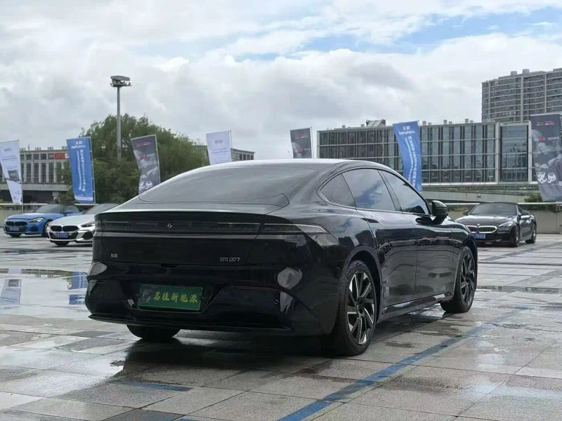eπ sedan