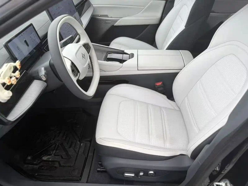 eπ sedan
