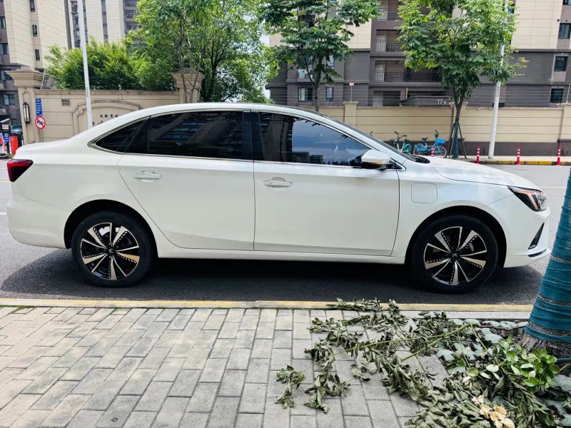 Roewe er6