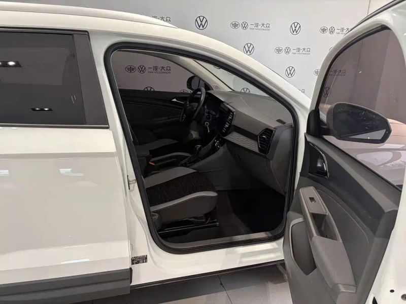 Jetta vs5