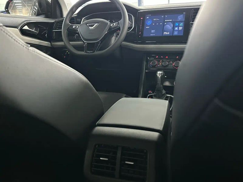 Jetta vs5