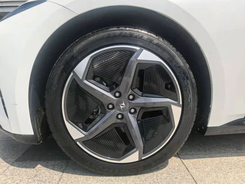 eπ sedan
