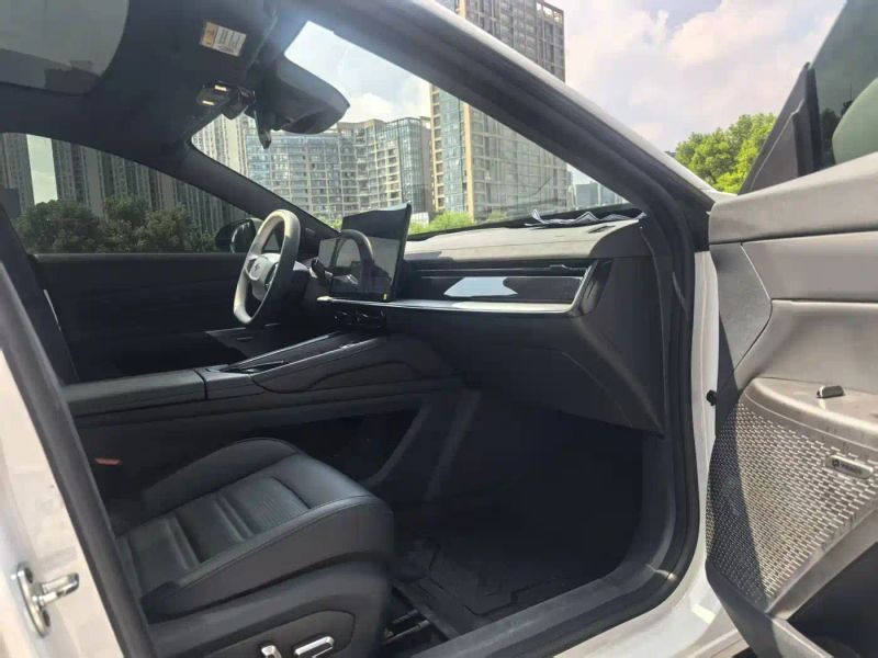 eπ sedan