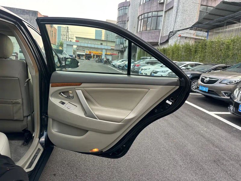 alphard camry