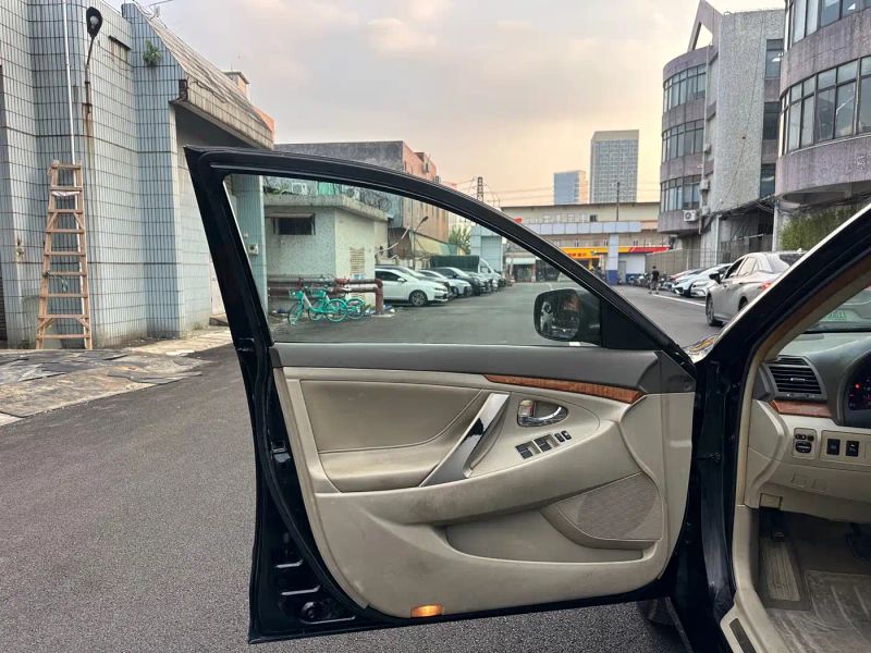 alphard camry