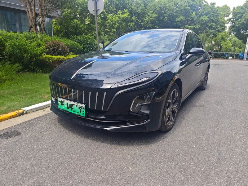 Hongqi eqm5