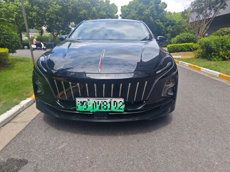 Hongqi eqm5