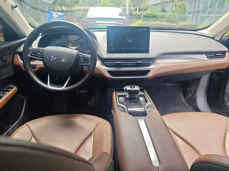 Hongqi eqm5