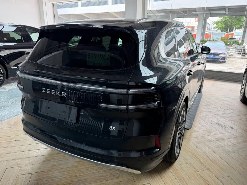 Zeekr 8x