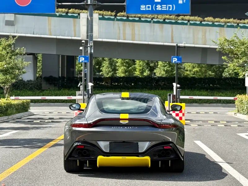 Aston-martin vantage