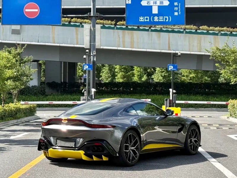 Aston-martin vantage