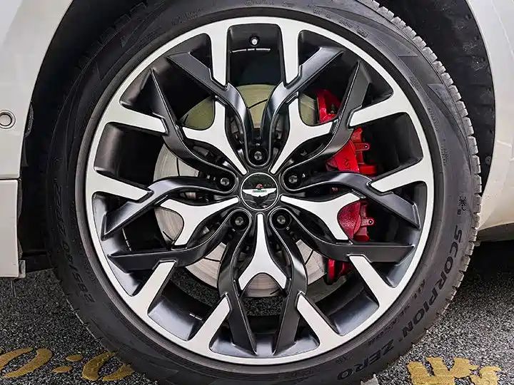 Aston-martin dbx