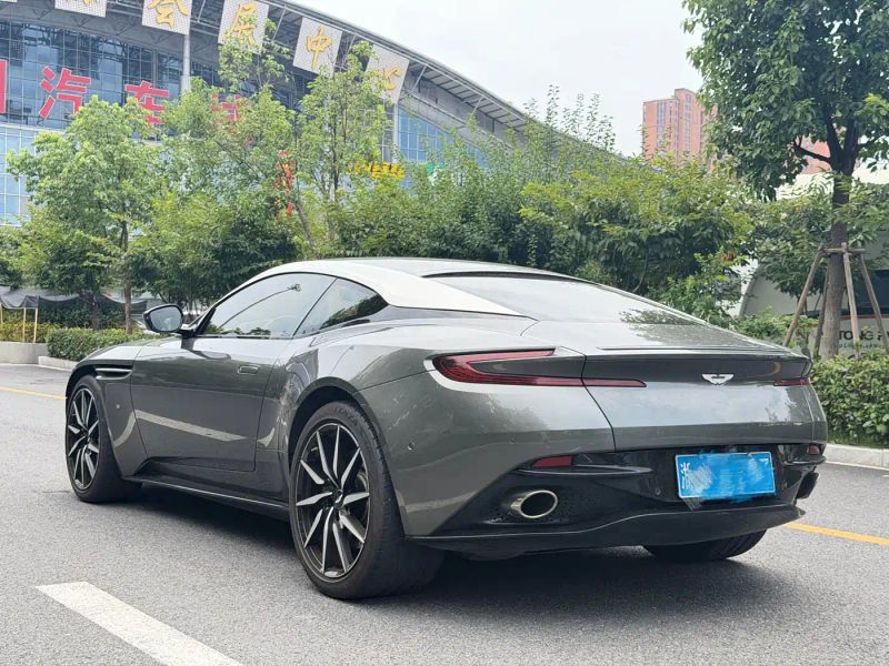 Aston-martin aston-martin-db11