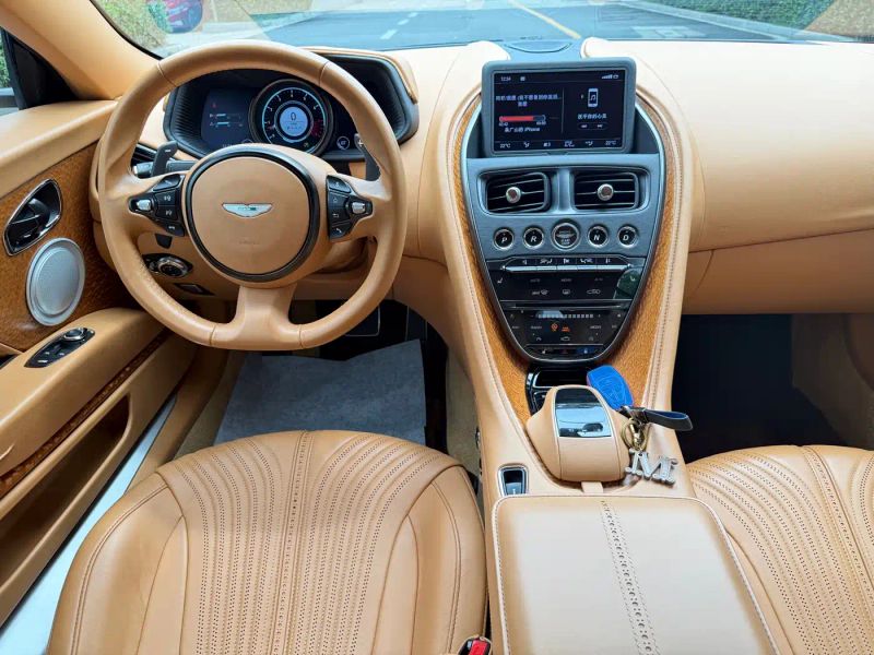 Aston-martin aston-martin-db11