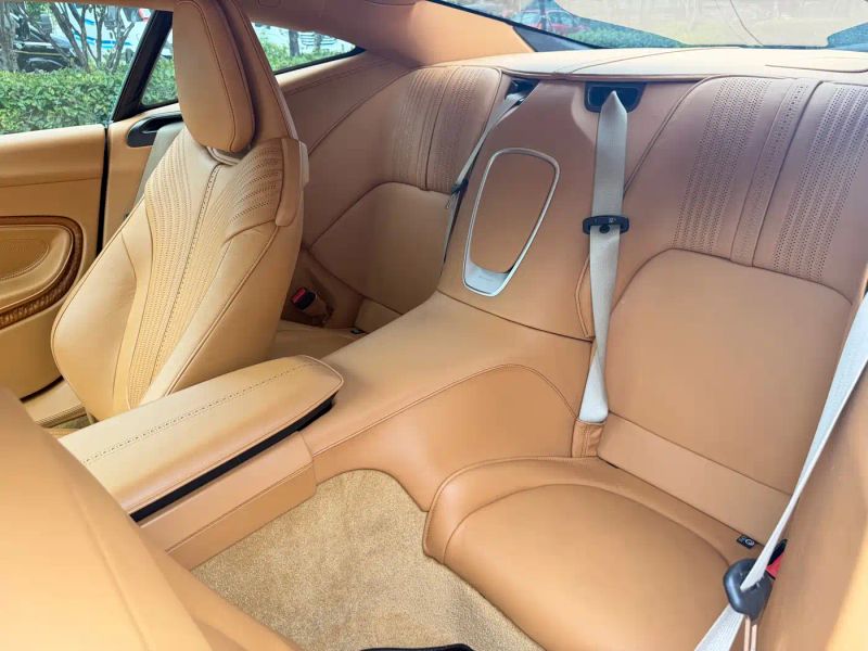 Aston-martin aston-martin-db11